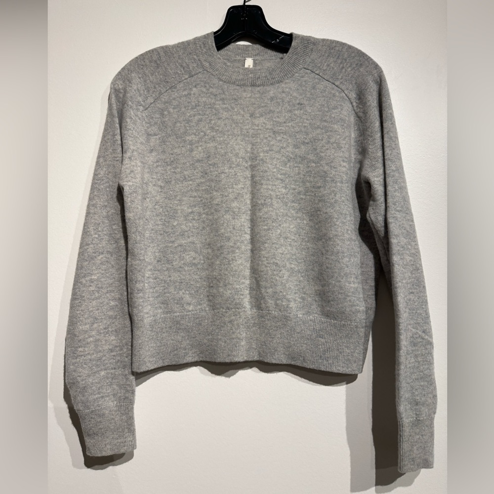 3 for 25! Aritzia group by Babaton cashmere sweater in heather light grey sz XS
